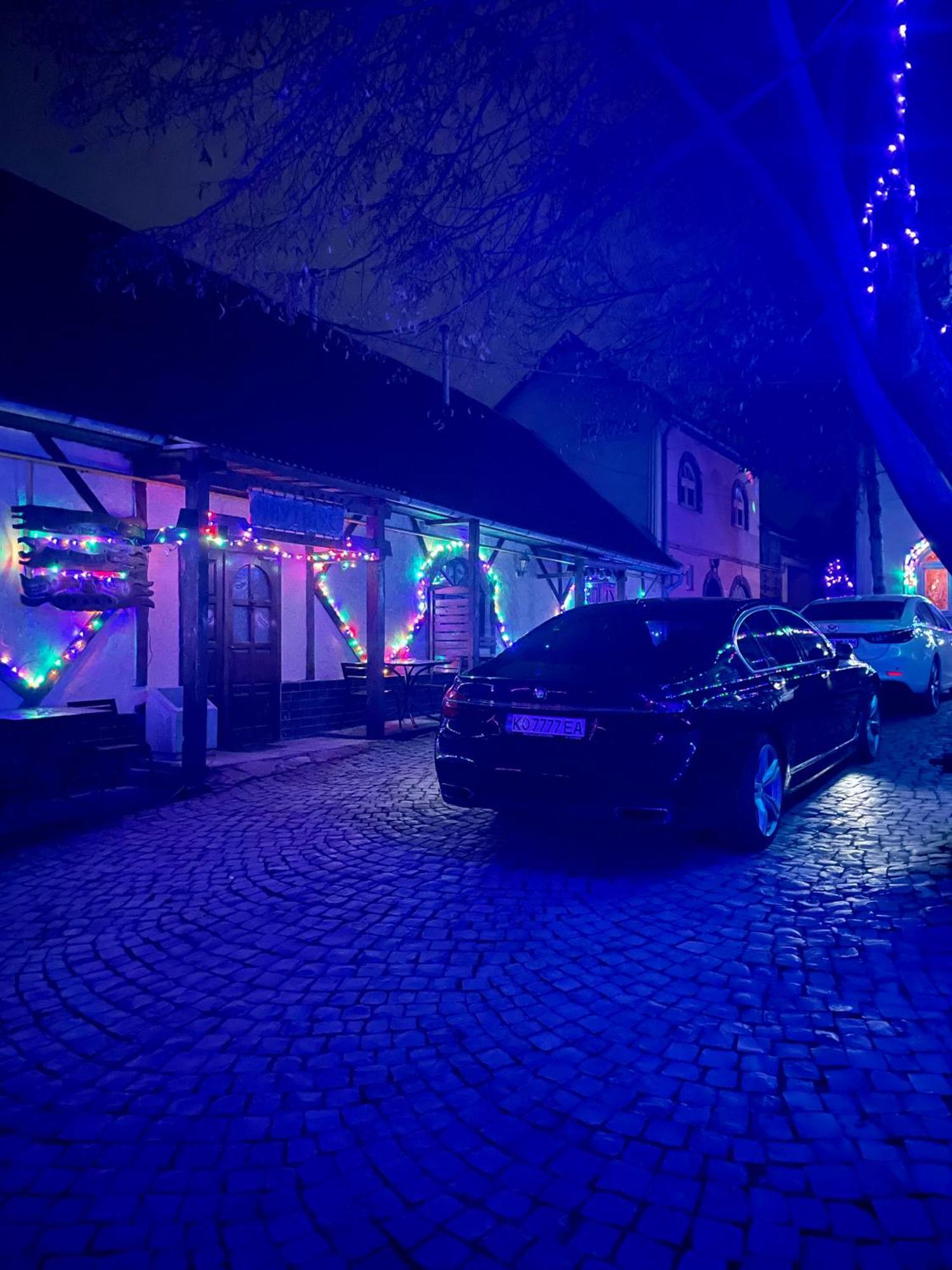 Nautilus Hotel Uzhhorod Exterior photo