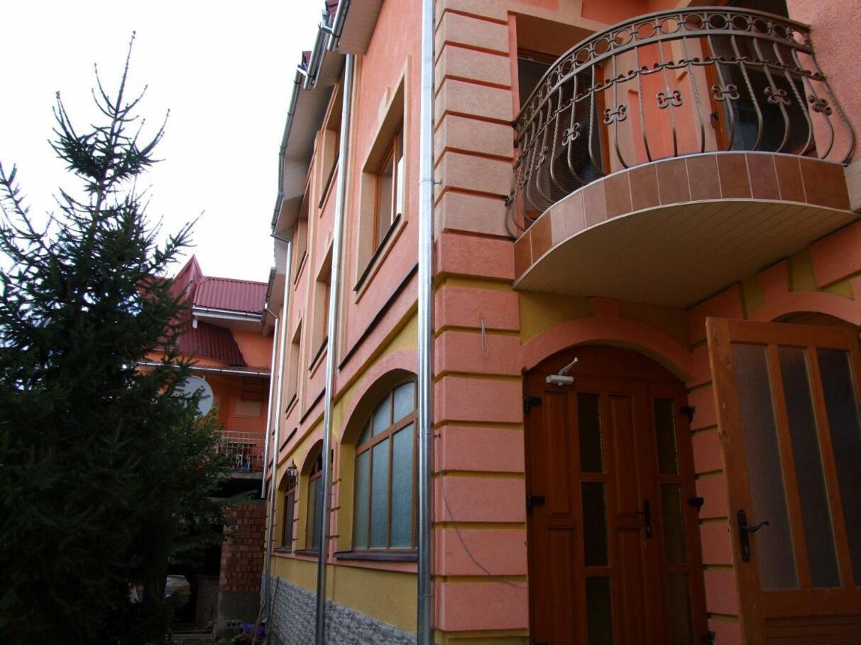 Nautilus Hotel Uzhhorod Exterior photo